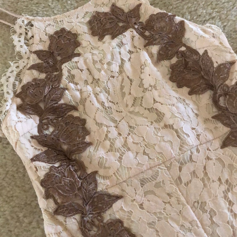 Lace mini dress - Picture 2 of 7